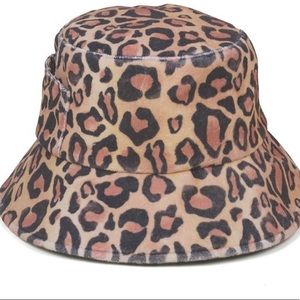 Lack of Color
Leopard Wave Bucket Hat